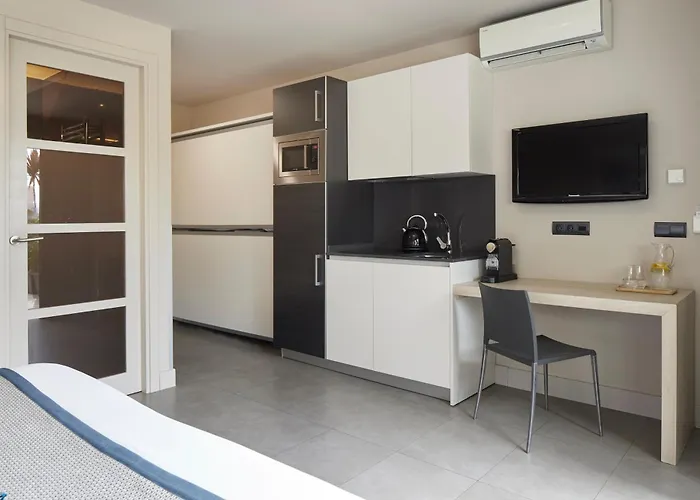 Feelfree Basoa Aparthotel 4*