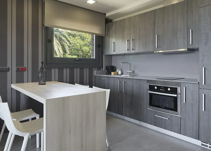 Feelfree Basoa Aparthotel 4*